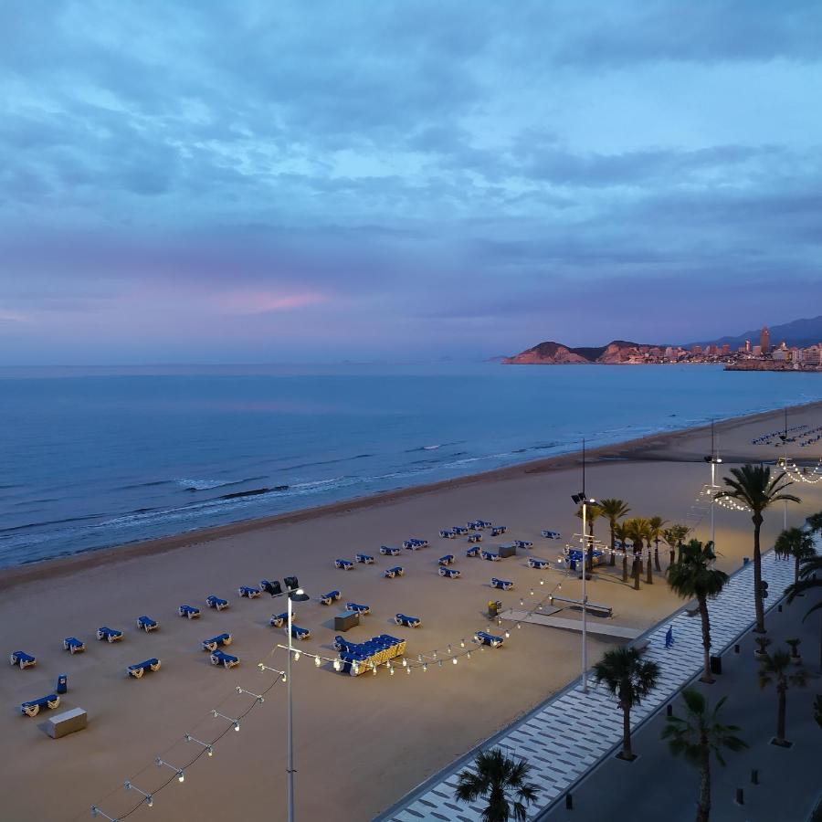 Luminoso Apartamento En Primera Linea De Playa Benidorm Bagian luar foto