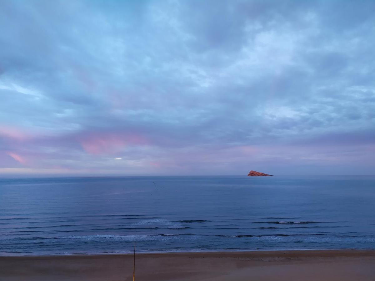 Luminoso Apartamento En Primera Linea De Playa Benidorm Bagian luar foto
