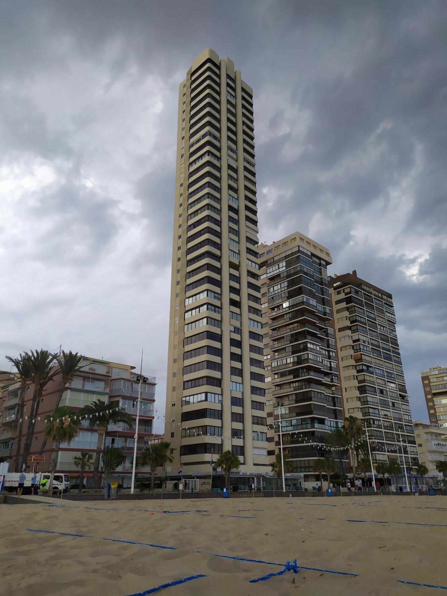 Luminoso Apartamento En Primera Linea De Playa Benidorm Bagian luar foto